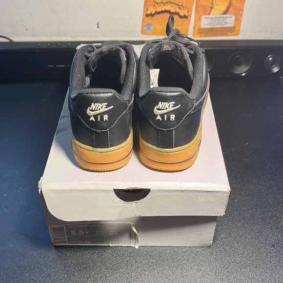 * Never Worn* Air Force 1 (GS) Black and Gum - Picture 5 of 10